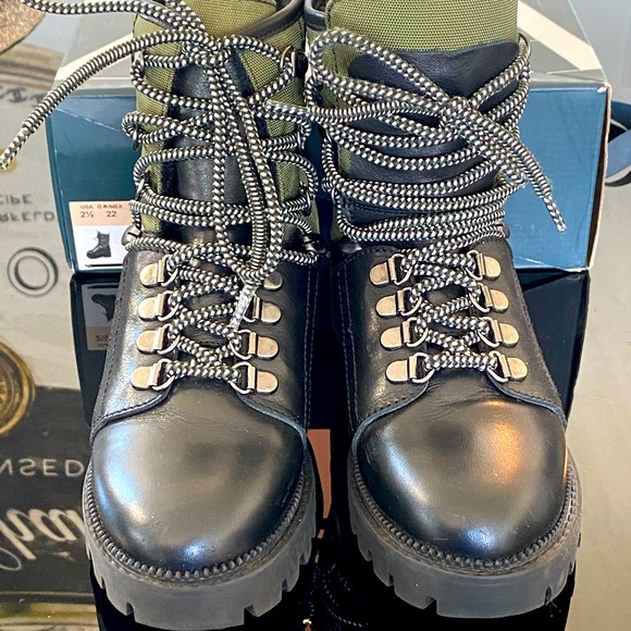 Zara unisex boots Insulated inside to keep your kid feet worm - Picture 2 of 7